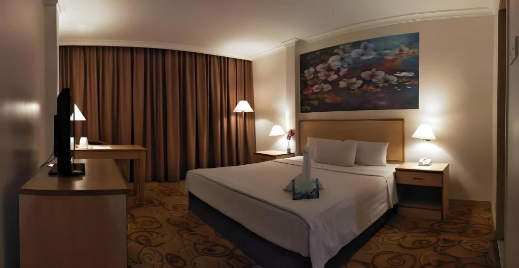The Orchid Hotel Сибу Экстерьер фото
