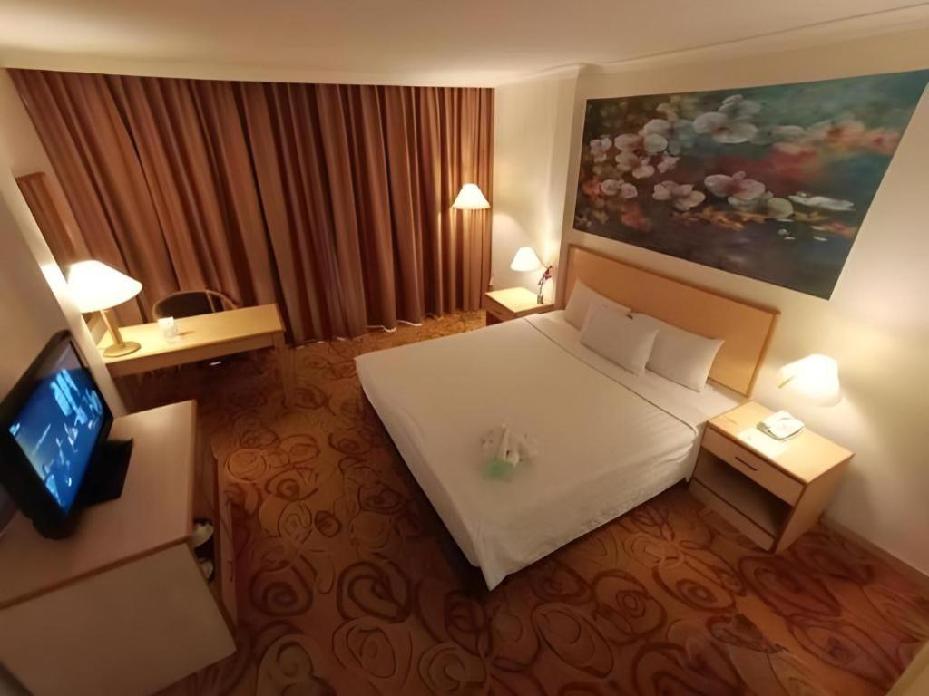 The Orchid Hotel Сибу Экстерьер фото