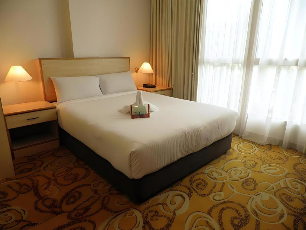 The Orchid Hotel Сибу Экстерьер фото