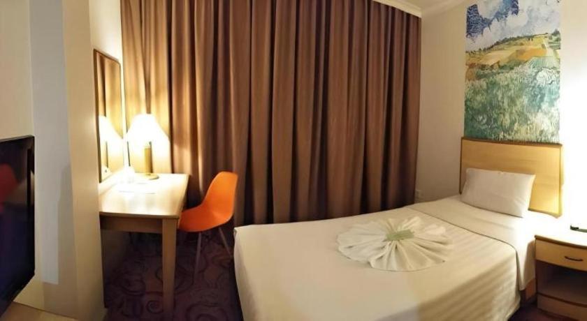 The Orchid Hotel Сибу Экстерьер фото