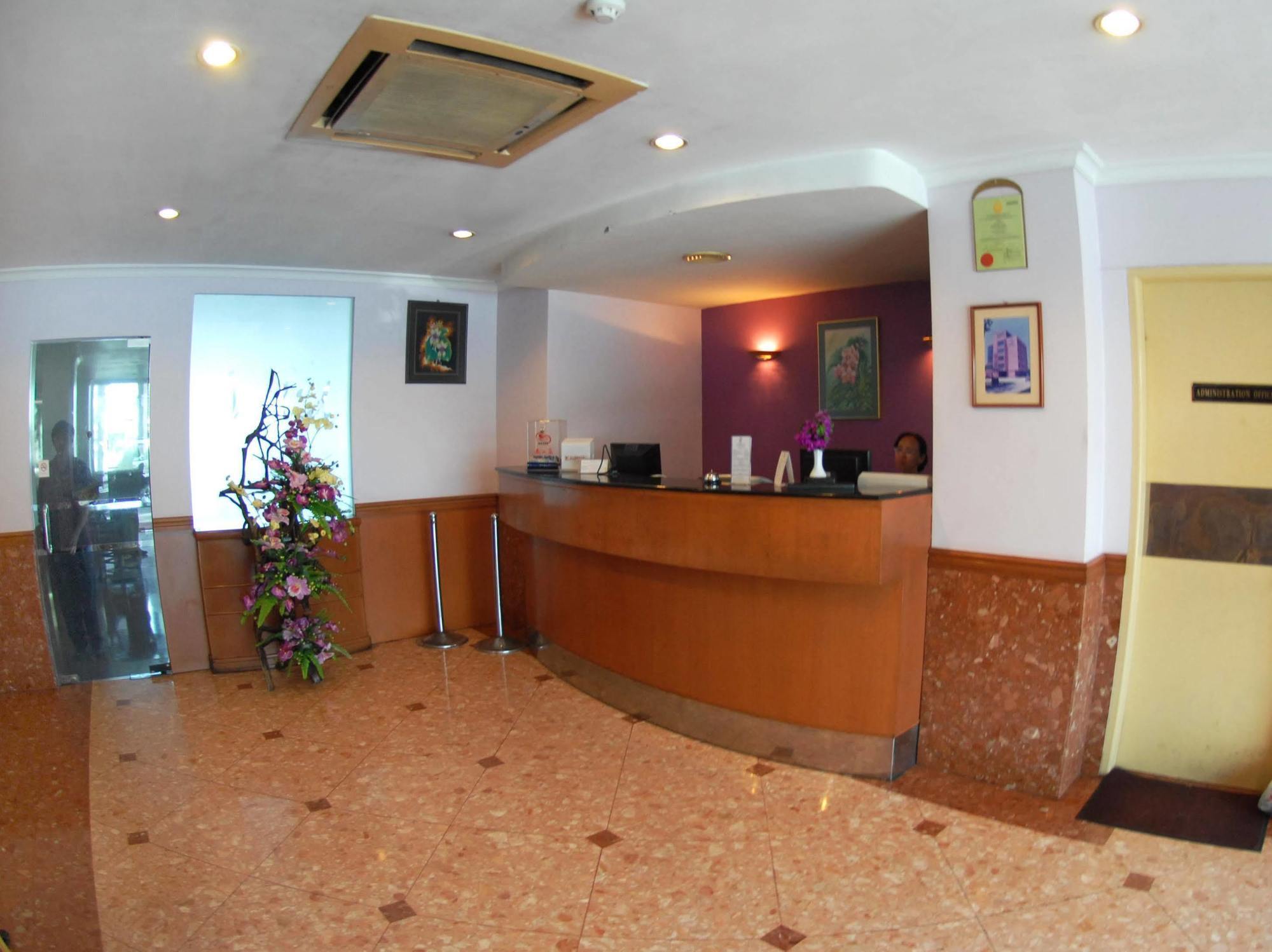 The Orchid Hotel Сибу Экстерьер фото